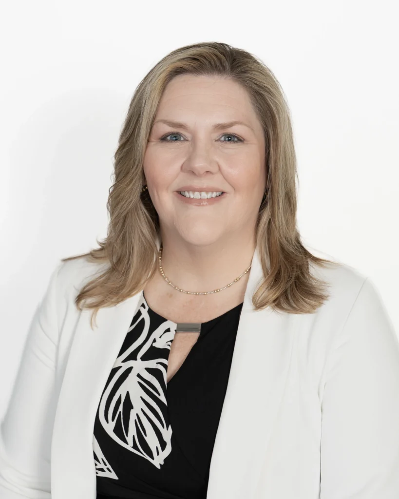 Lannette headshot